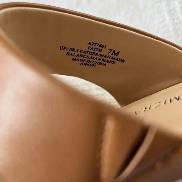 Isaac Mizrahi Leather Double Strap Slide Sandals w/ Block Heel Gold size 7m - Picture 5 of 5